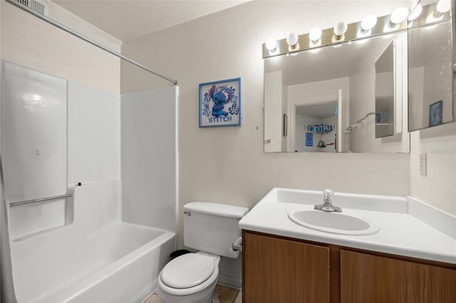 111 SE 16TH AVENUE O302, Gainesville, FL 32601