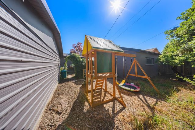 206 Griswold Ave, Modesto, CA 95350