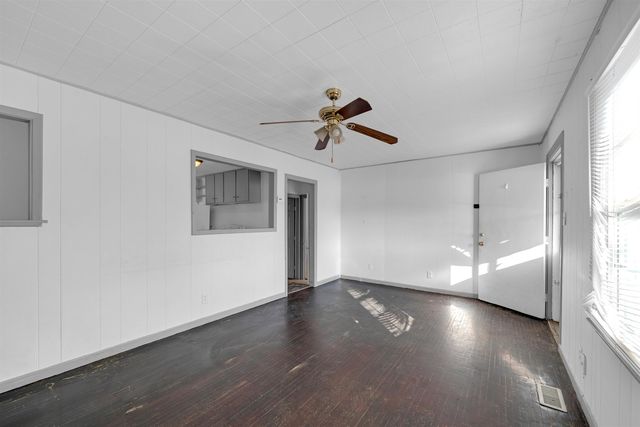 2627 S Washington Ave, Wichita, KS 67216