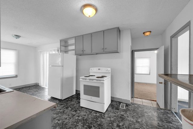 2627 S Washington Ave, Wichita, KS 67216