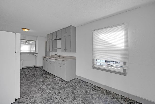 2627 S Washington Ave, Wichita, KS 67216