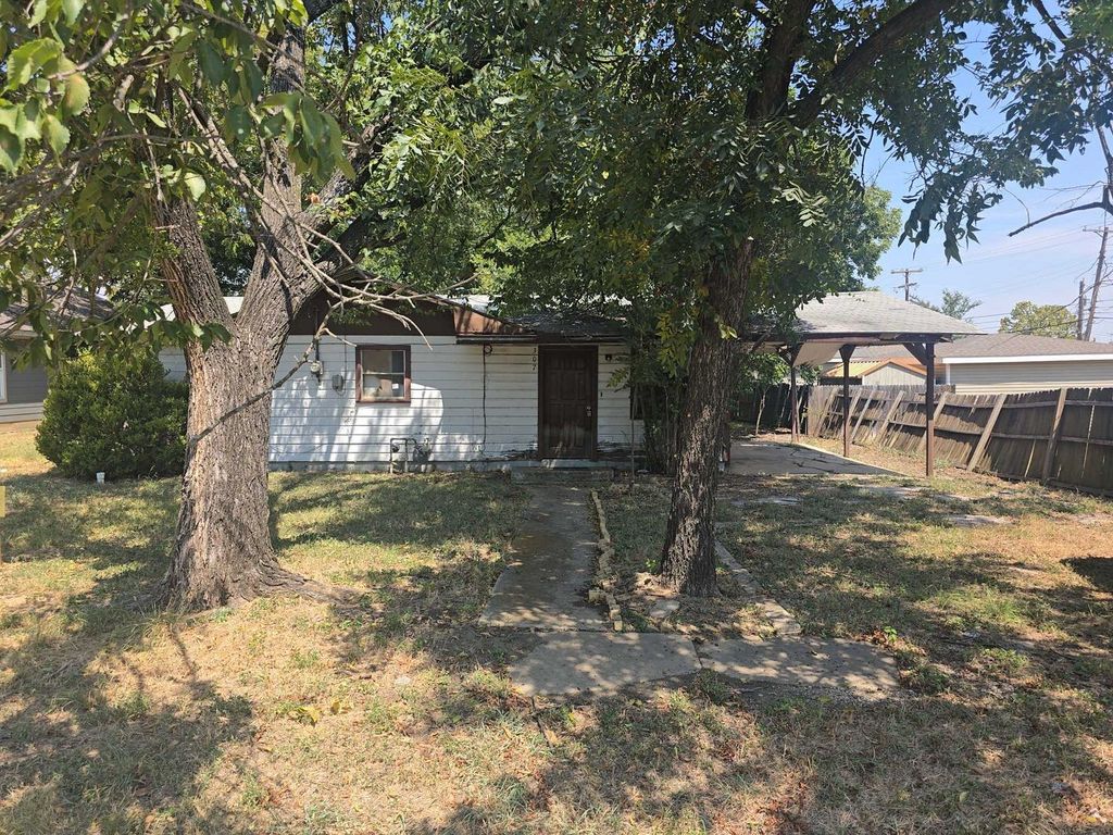 307 E Weaver Avenue, Alvarado, TX 76009 — exterior