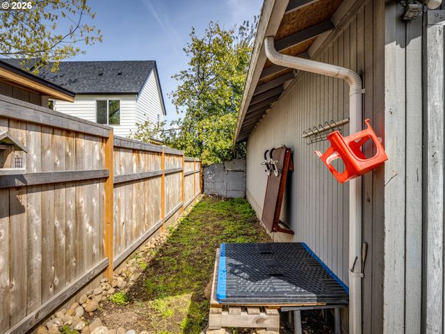 3731 Ne 82ND Ave, Portland, OR 97220
