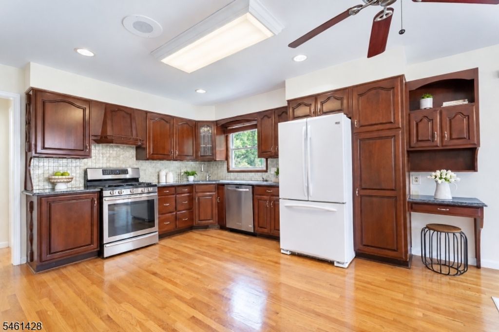 288 Corbett Pl, North Plainfield Boro, NJ 07060 — photo 5