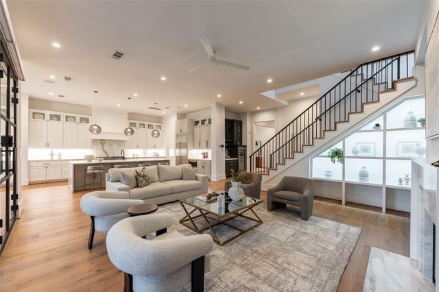 2817 Albans Road, Houston, TX 77005