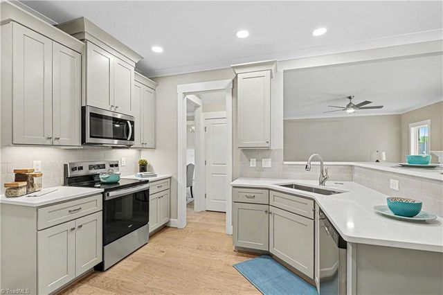 7609 Sir William Drive, Kernersville, NC 27284