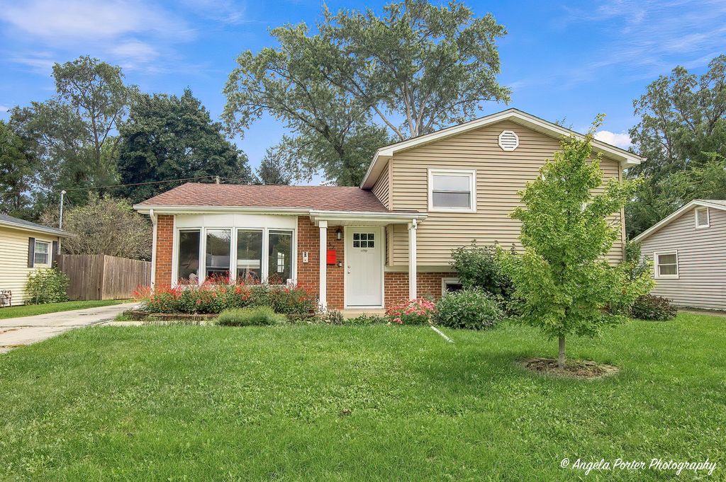 637 N Greenview Avenue, Mundelein, IL 60060 — exterior