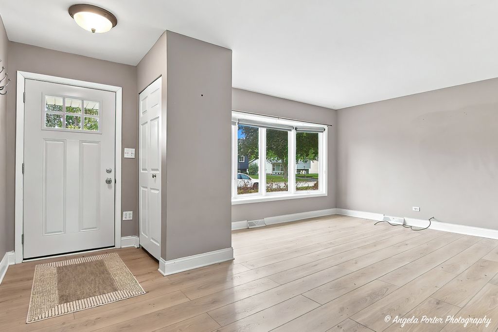 637 N Greenview Avenue, Mundelein, IL 60060 — photo 3