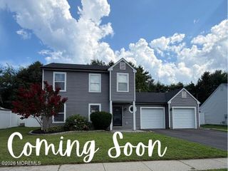 21 Crater Lake Road, Howell, NJ 07731