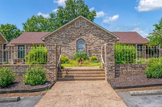 710 W College St Apt 6, Dickson, TN 37055
