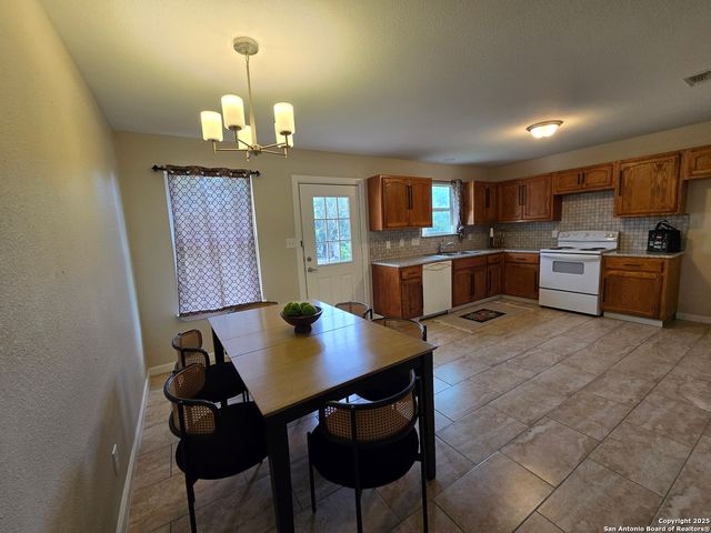 2722 WADE, San Antonio, TX 78210