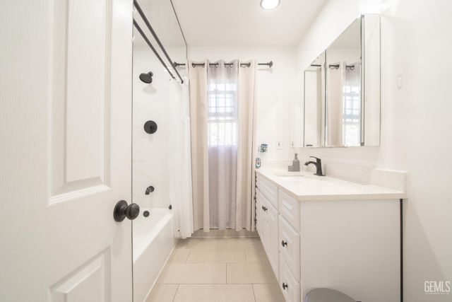 2200 Autumn Street, Bakersfield, CA 93306