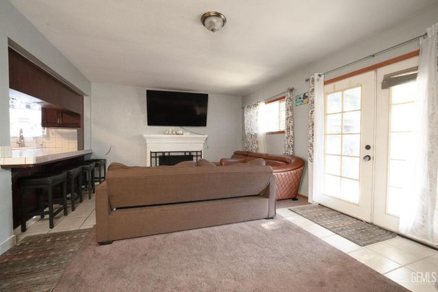 2200 Autumn Street, Bakersfield, CA 93306
