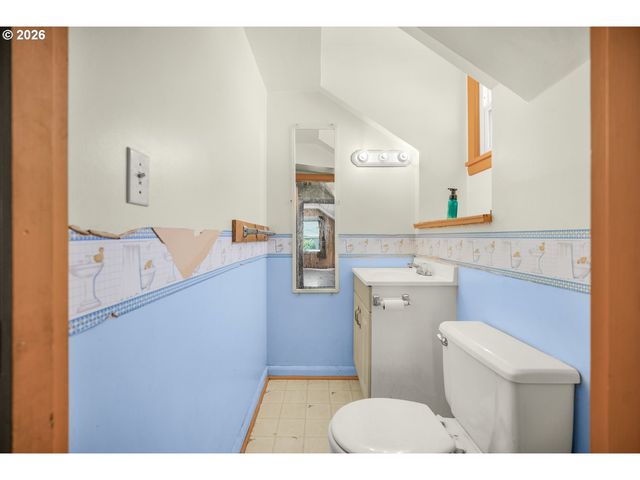 13025 Se HAROLD St, Portland, OR 97236