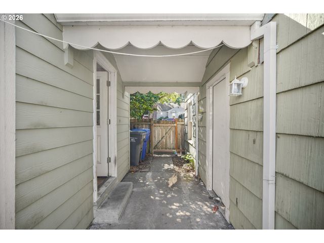13025 Se HAROLD St, Portland, OR 97236