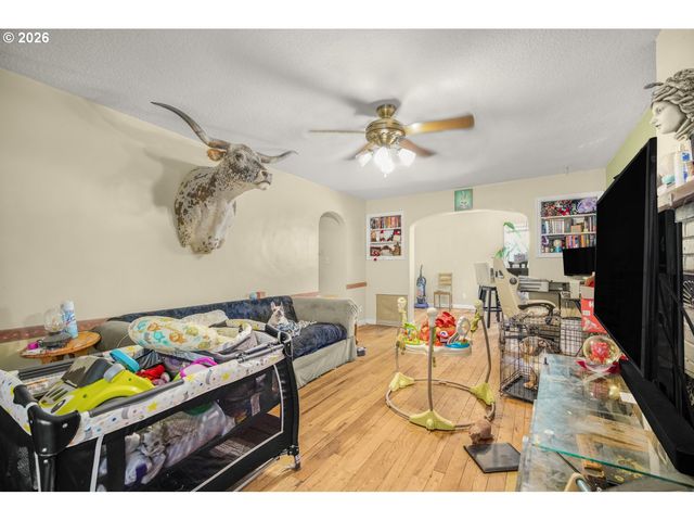 13025 Se HAROLD St, Portland, OR 97236