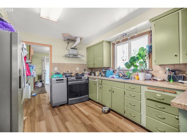 13025 Se HAROLD St, Portland, OR 97236