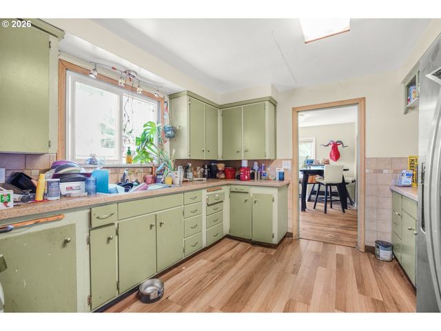 13025 Se HAROLD St, Portland, OR 97236