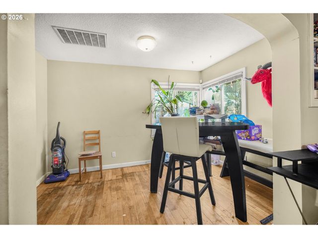 13025 Se HAROLD St, Portland, OR 97236