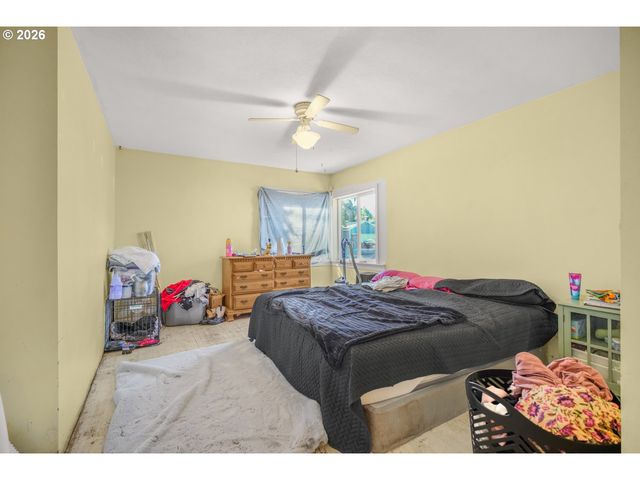13025 Se HAROLD St, Portland, OR 97236