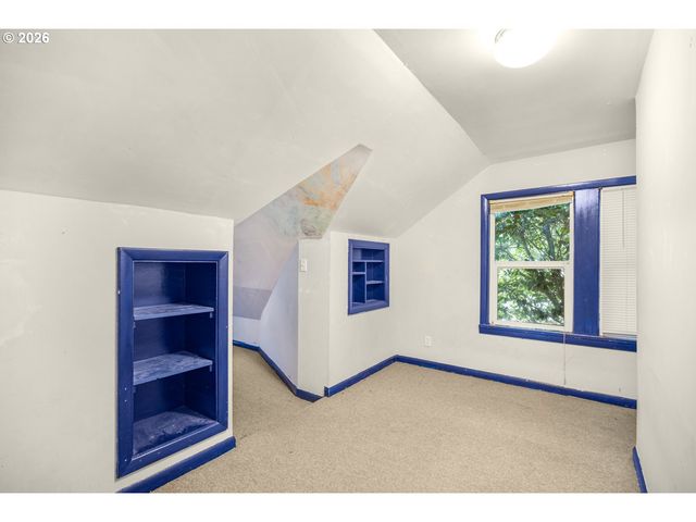 13025 Se HAROLD St, Portland, OR 97236