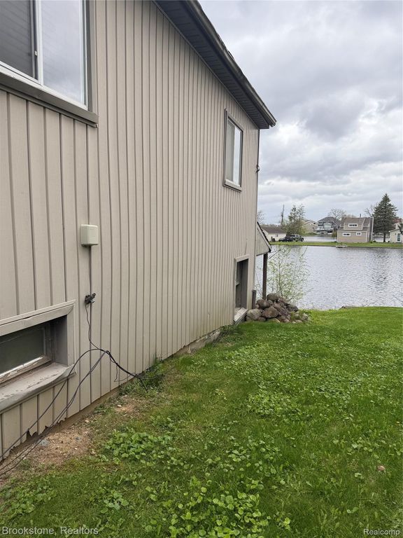 208 Brittain Drive, Lake Orion Village, MI 48362