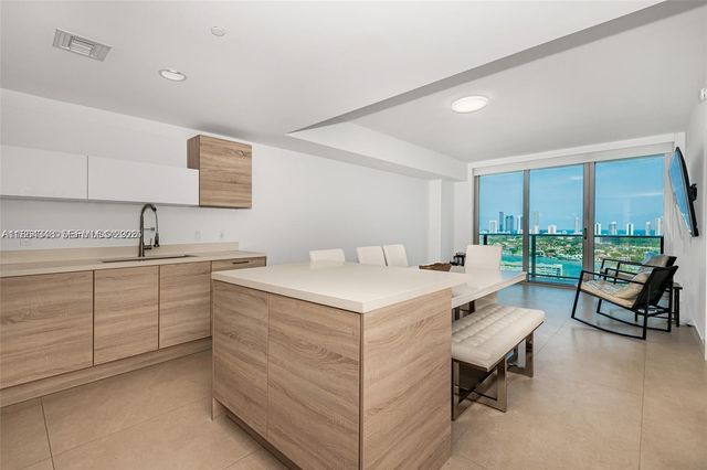 16385 Biscayne Boulevard 2118, North Miami Beach, FL 33160