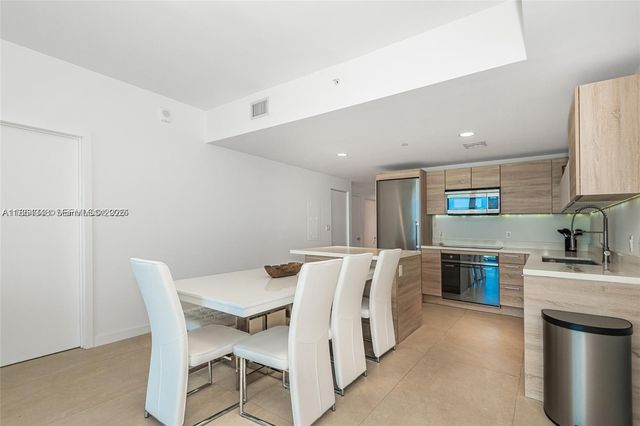 16385 Biscayne Boulevard 2118, North Miami Beach, FL 33160