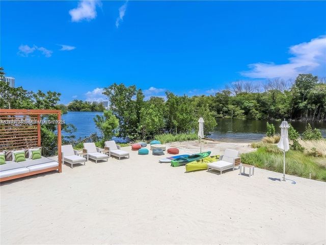 16385 Biscayne Boulevard 2118, North Miami Beach, FL 33160