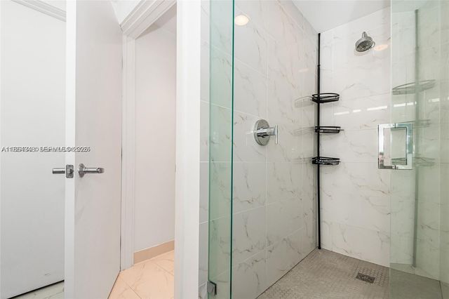 16385 Biscayne Boulevard 2118, North Miami Beach, FL 33160
