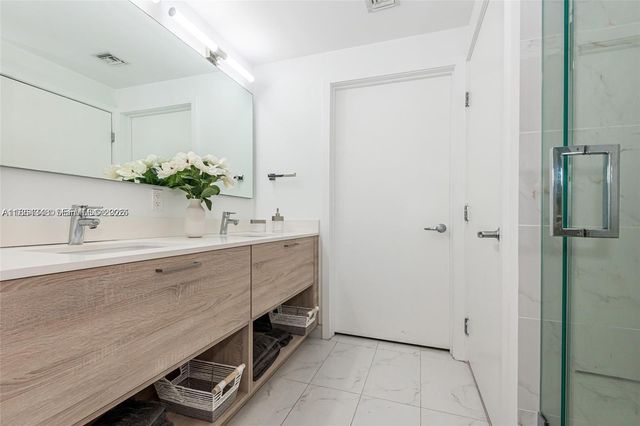 16385 Biscayne Boulevard 2118, North Miami Beach, FL 33160