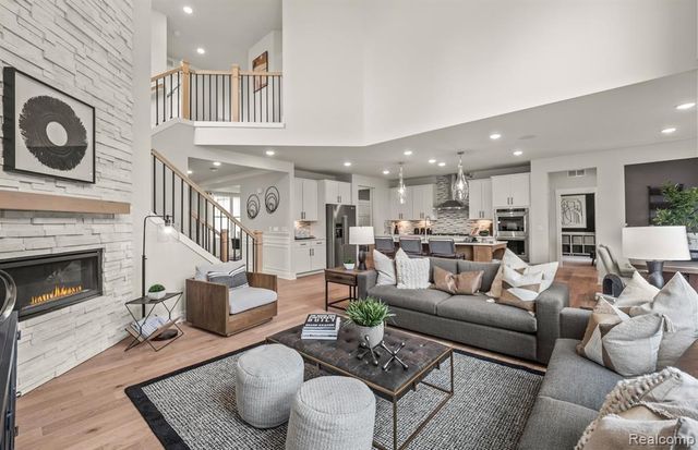 22225 Hilda Lane, South Lyon, MI 48178