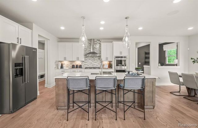 22225 Hilda Lane, South Lyon, MI 48178