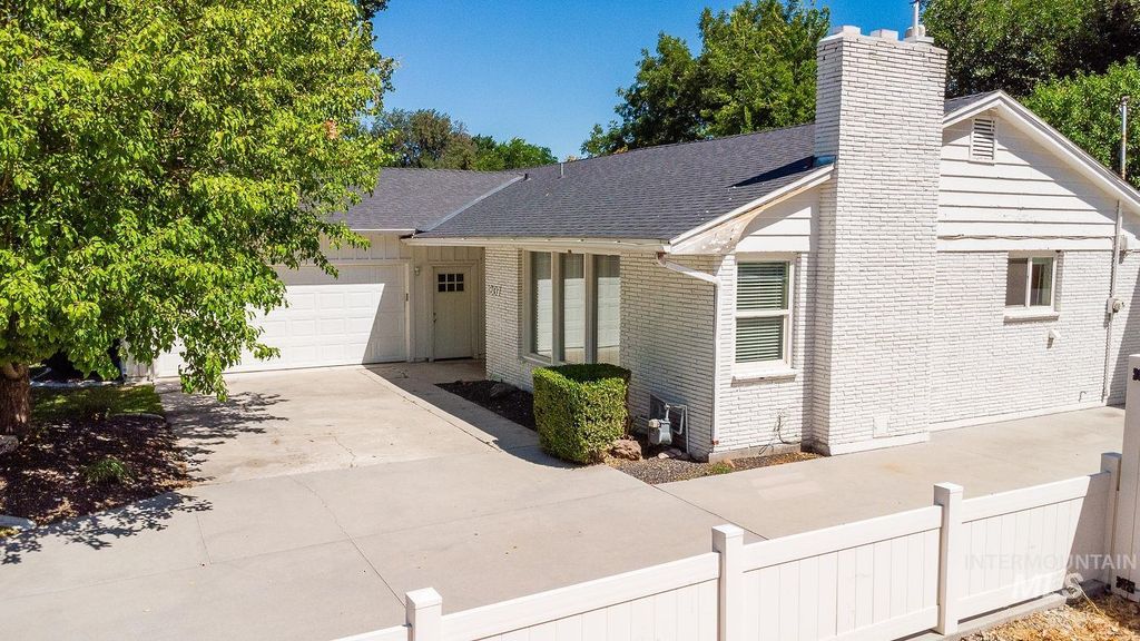 1807 S Montana Ave, Caldwell, ID 83605