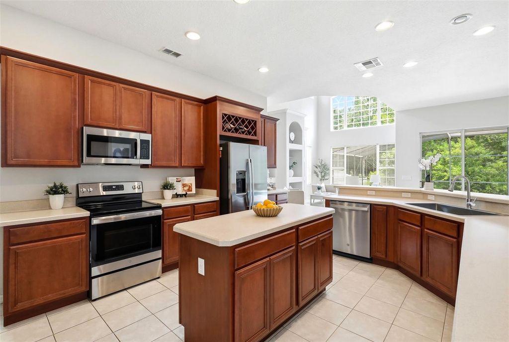 Image 14 of property listing at 2555 SAND ARBOR CIRCLE, Orlando, FL 32824