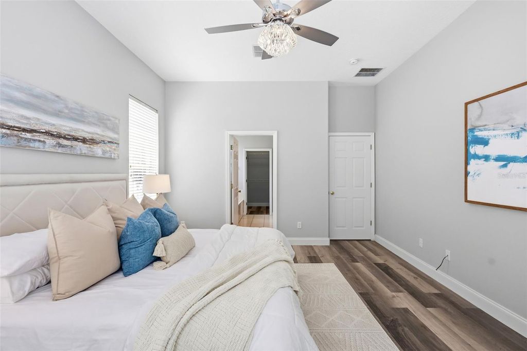Image 9 of property listing at 2555 SAND ARBOR CIRCLE, Orlando, FL 32824