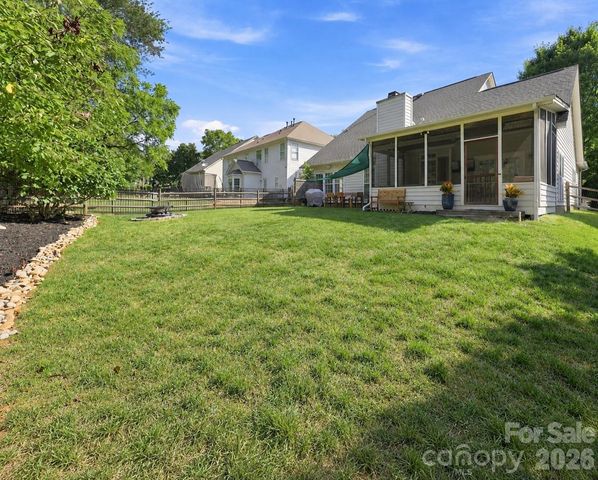 16215 Hollingbourne Road, Huntersville, NC 28078