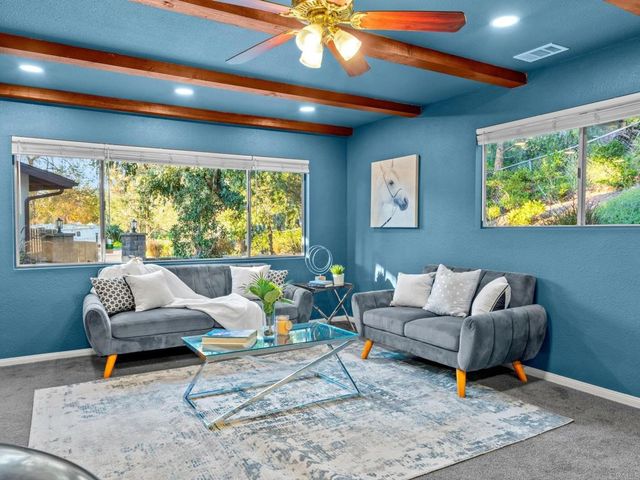 1130 Pebble Springs Lane, Escondido, CA 92026