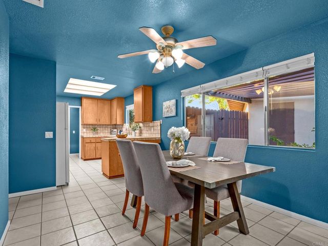 1130 Pebble Springs Lane, Escondido, CA 92026