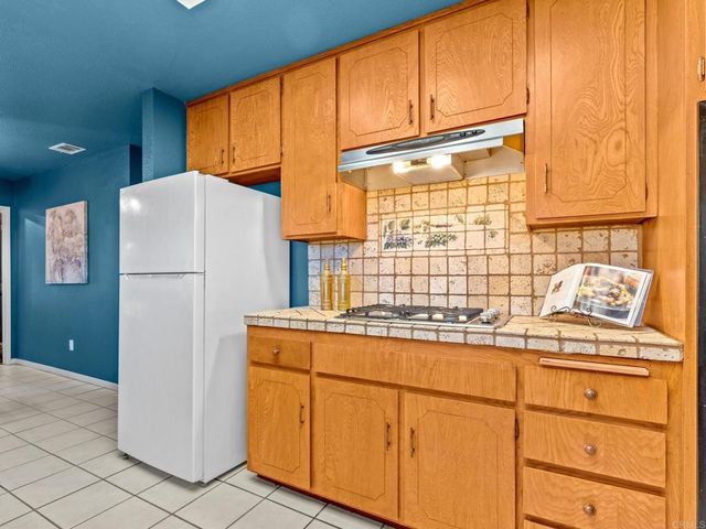 1130 Pebble Springs Lane, Escondido, CA 92026