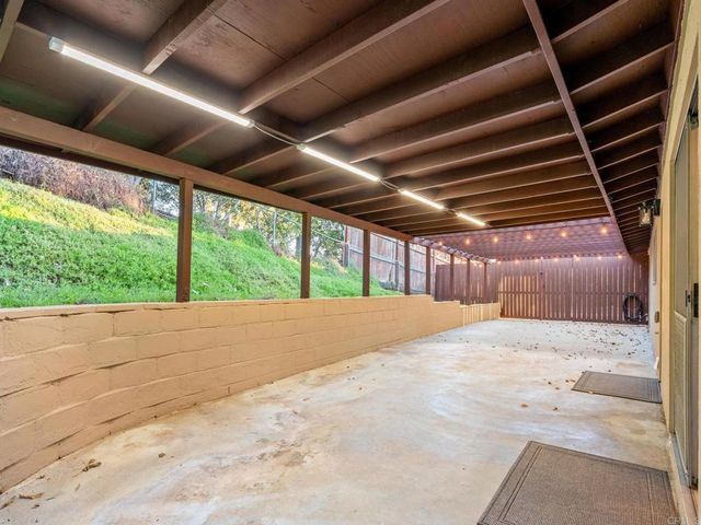 1130 Pebble Springs Lane, Escondido, CA 92026