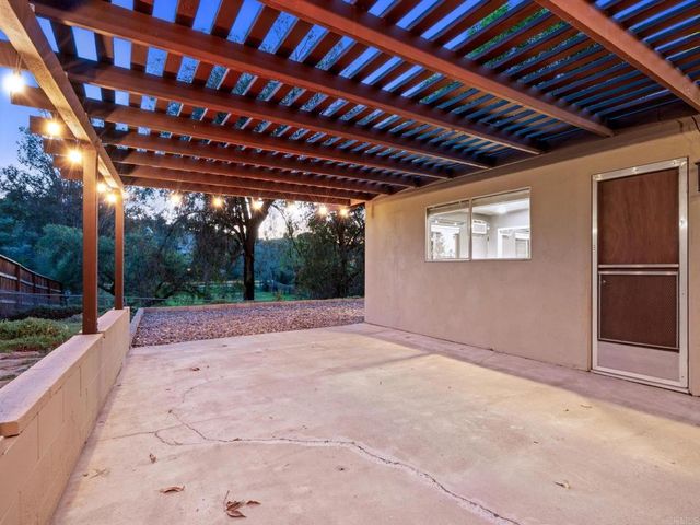 1130 Pebble Springs Lane, Escondido, CA 92026