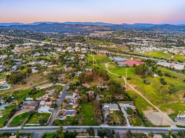 1130 Pebble Springs Lane, Escondido, CA 92026