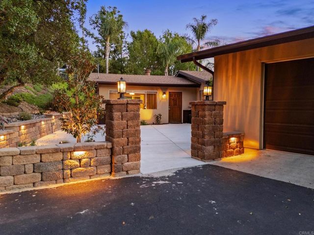 1130 Pebble Springs Lane, Escondido, CA 92026