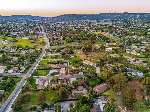 1130 Pebble Springs Lane, Escondido, CA 92026