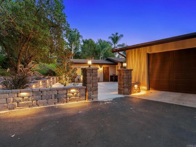 1130 Pebble Springs Lane, Escondido, CA 92026