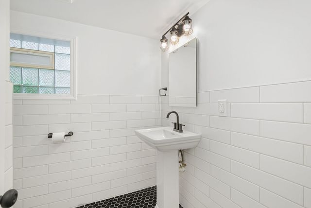 5425 N Bernard Street, Chicago, IL 60625