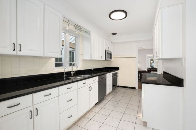 5425 N Bernard Street, Chicago, IL 60625