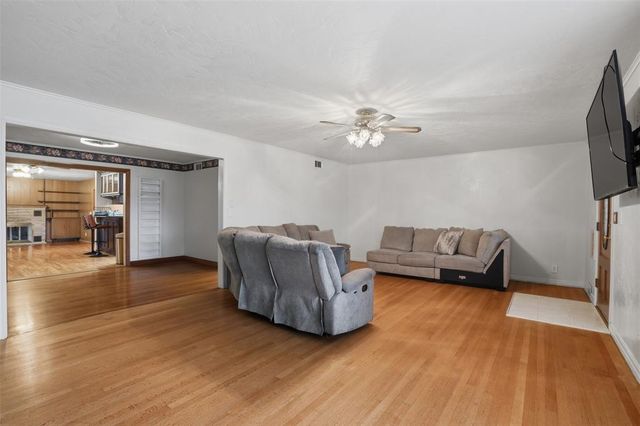 702 Kouba Drive, Yukon, OK 73099