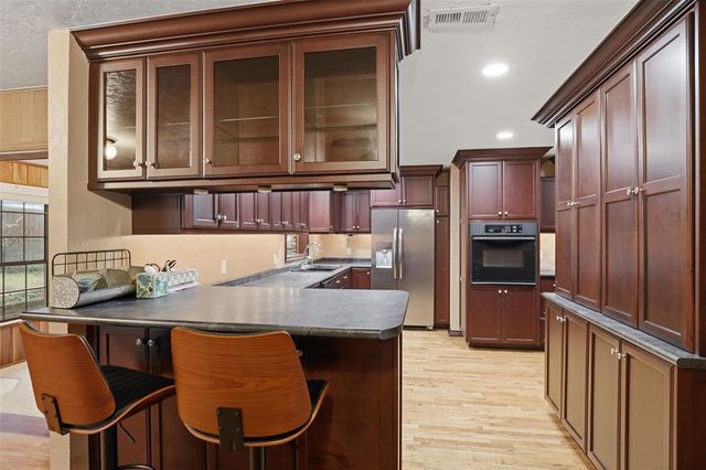 702 Kouba Drive, Yukon, OK 73099